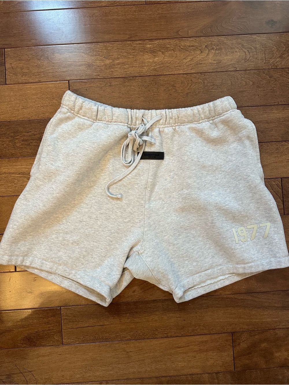 Fear of God Essentials Sweat Shorts with 1977 Logo - size L men’s